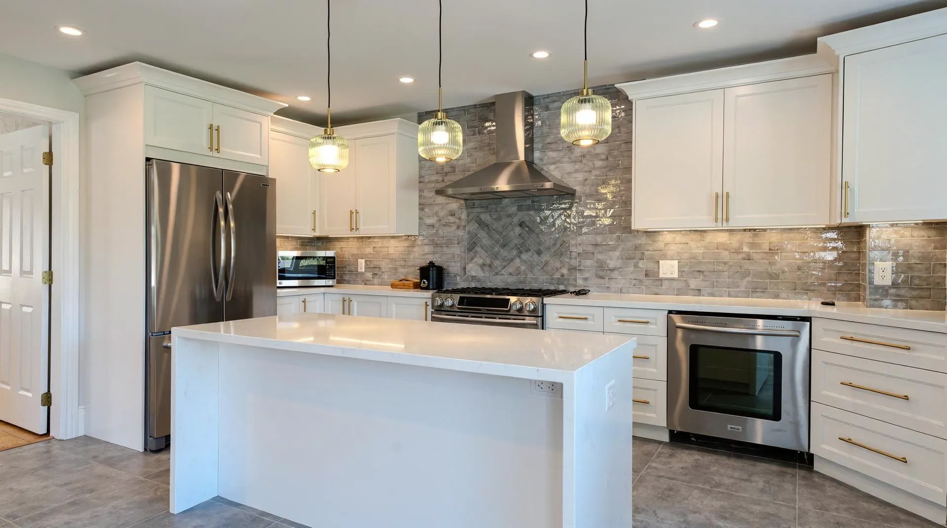 Common financing structures for kitchen cabinets include low monthly payments, 0% interest plans, and deferred
